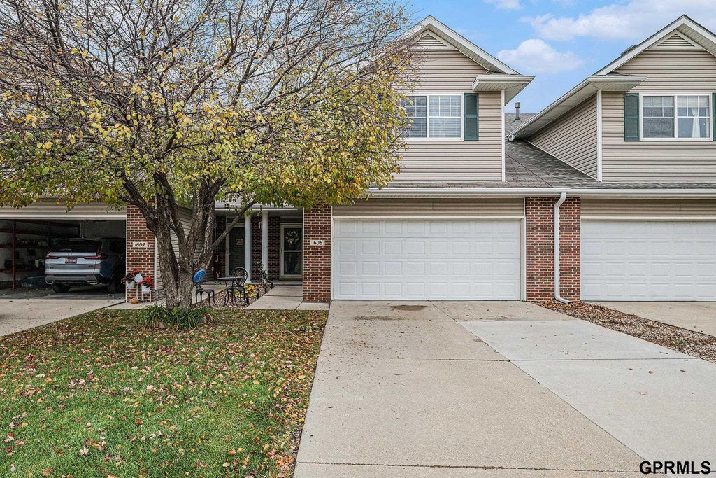 1606 N 175th Plaza, Omaha, NE 68118