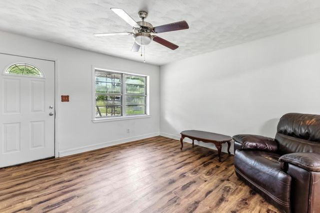 2564 Dennis Street, Orange, TX 77632