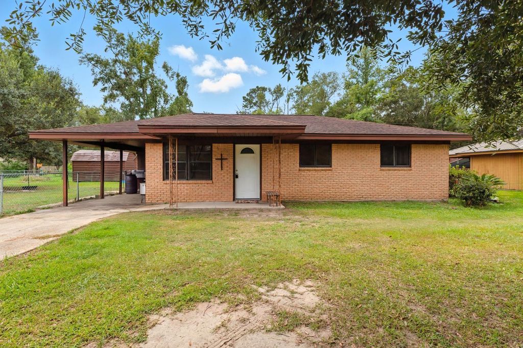 2564 Dennis Street, Orange, TX 77632