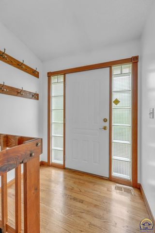 1325 SE 43rd St, Topeka, KS 66609