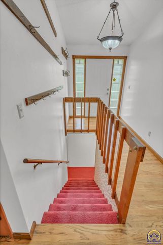 1325 SE 43rd St, Topeka, KS 66609