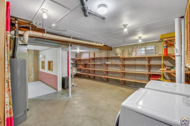 1325 SE 43rd St, Topeka, KS 66609