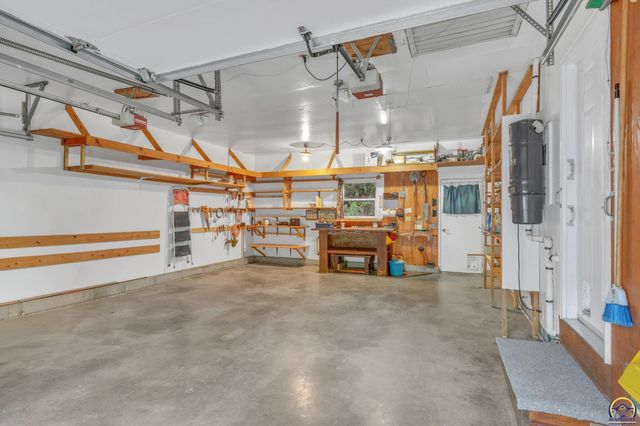 1325 SE 43rd St, Topeka, KS 66609