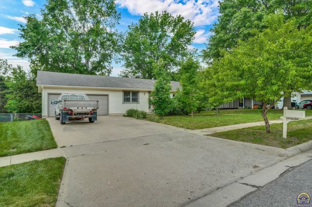 1325 SE 43rd St, Topeka, KS 66609
