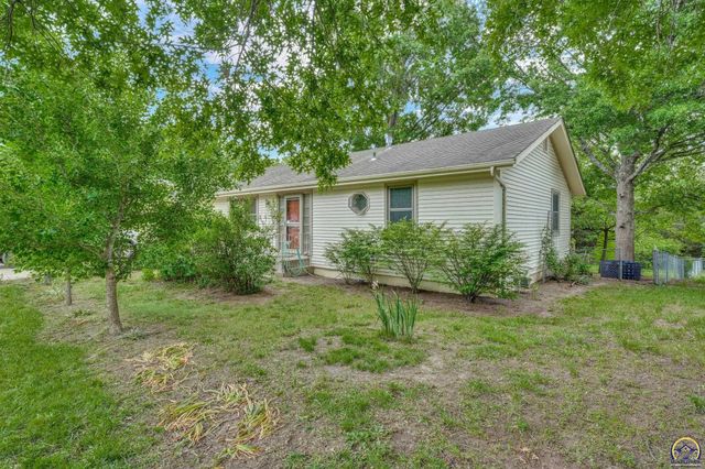 1325 SE 43rd St, Topeka, KS 66609