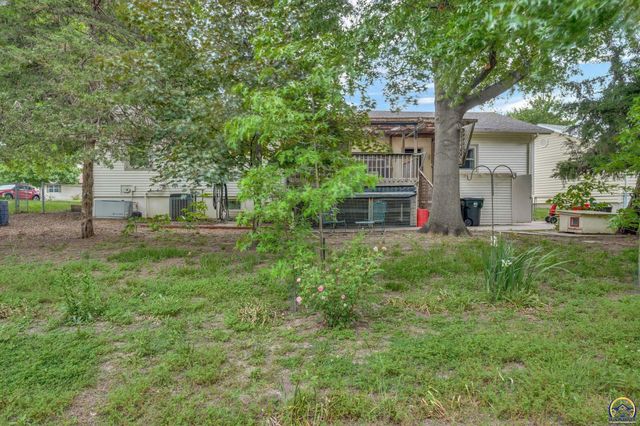 1325 SE 43rd St, Topeka, KS 66609