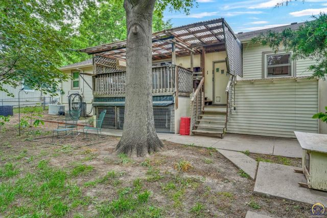 1325 SE 43rd St, Topeka, KS 66609