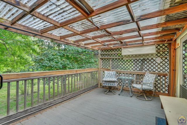 1325 SE 43rd St, Topeka, KS 66609
