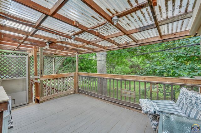 1325 SE 43rd St, Topeka, KS 66609