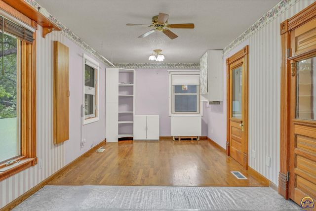 1325 SE 43rd St, Topeka, KS 66609