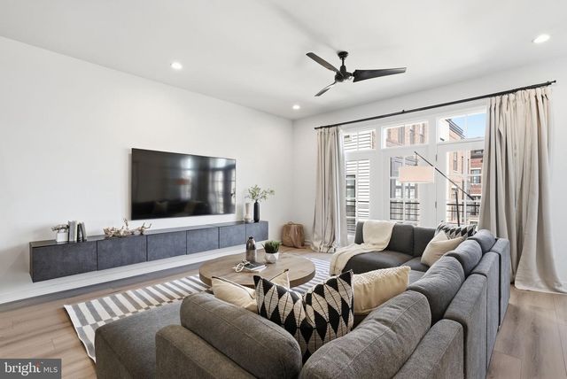 43403 FIFEVILLE SQ, Ashburn, VA 20148