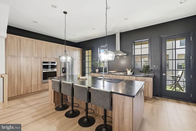 43403 FIFEVILLE SQ, Ashburn, VA 20148