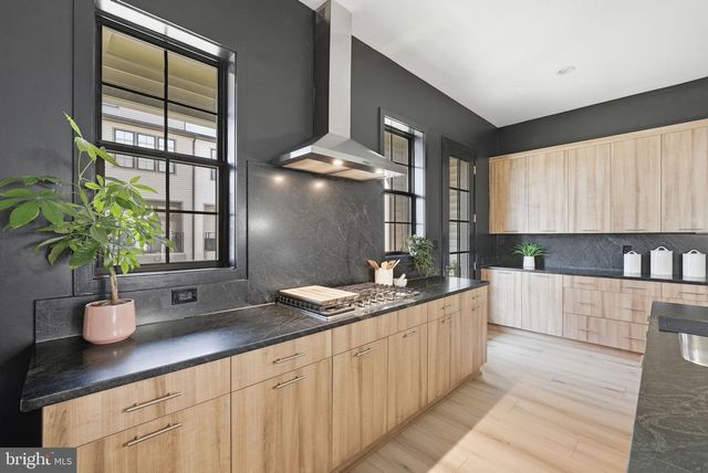 43403 FIFEVILLE SQ, Ashburn, VA 20148