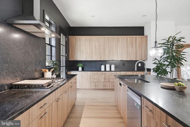 43403 FIFEVILLE SQ, Ashburn, VA 20148