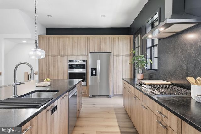 43403 FIFEVILLE SQ, Ashburn, VA 20148