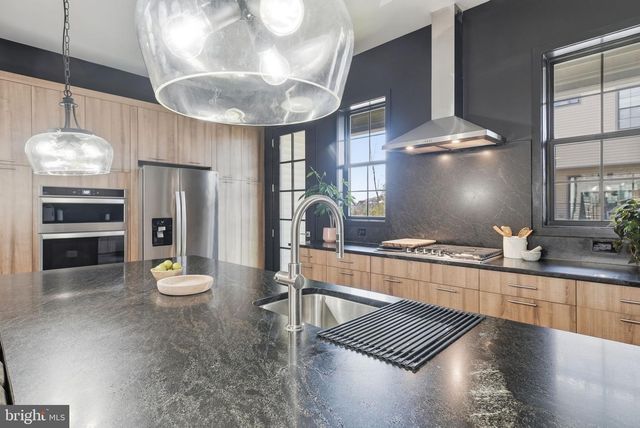 43403 FIFEVILLE SQ, Ashburn, VA 20148