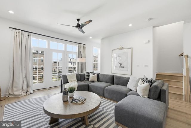 43403 FIFEVILLE SQ, Ashburn, VA 20148