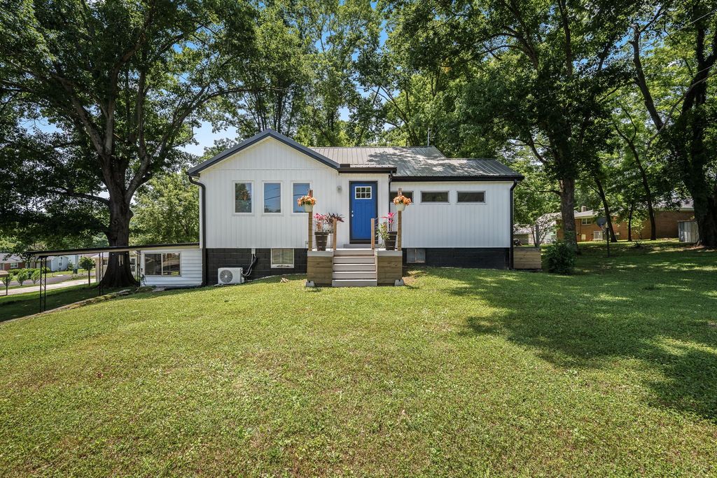 715 Cleveland St, Pulaski, TN 38478