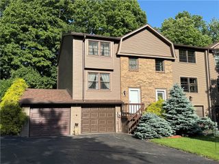 18 Chesterton Court, Perinton, NY 14450
