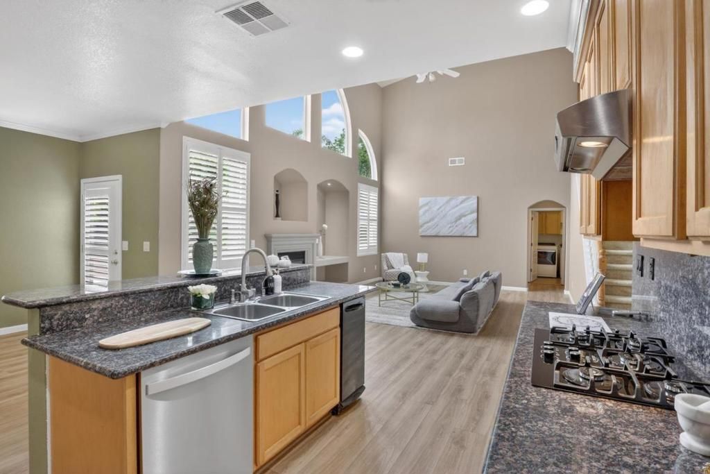 Image 16 of property listing at 5433 Gladstone Drive, Stockton, CA 95219