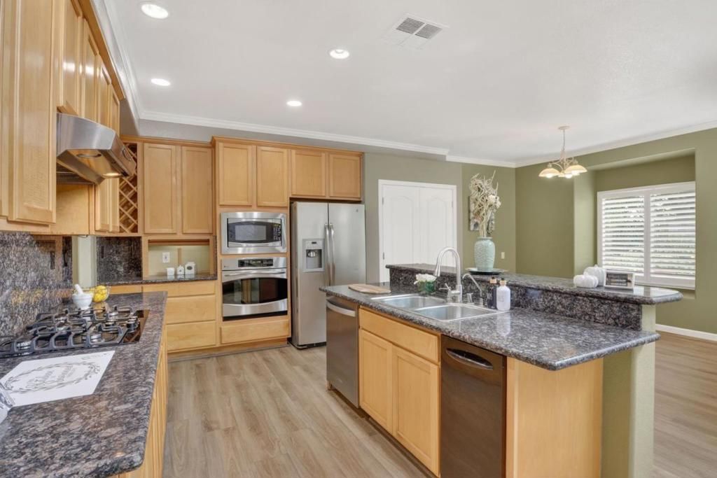 Image 17 of property listing at 5433 Gladstone Drive, Stockton, CA 95219