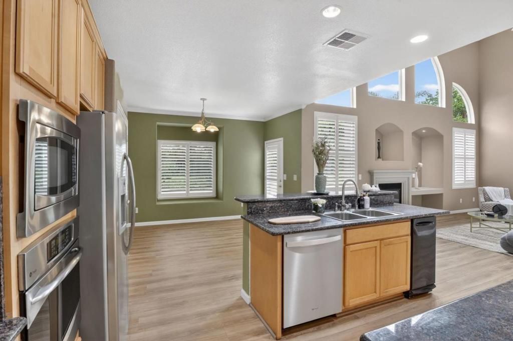 Image 18 of property listing at 5433 Gladstone Drive, Stockton, CA 95219