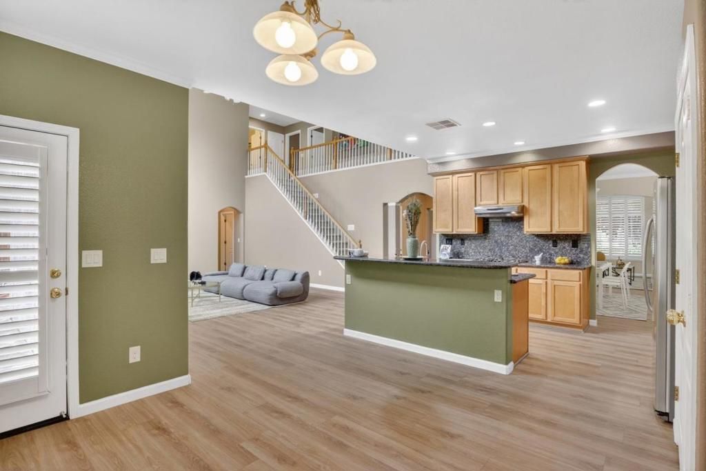 Image 21 of property listing at 5433 Gladstone Drive, Stockton, CA 95219