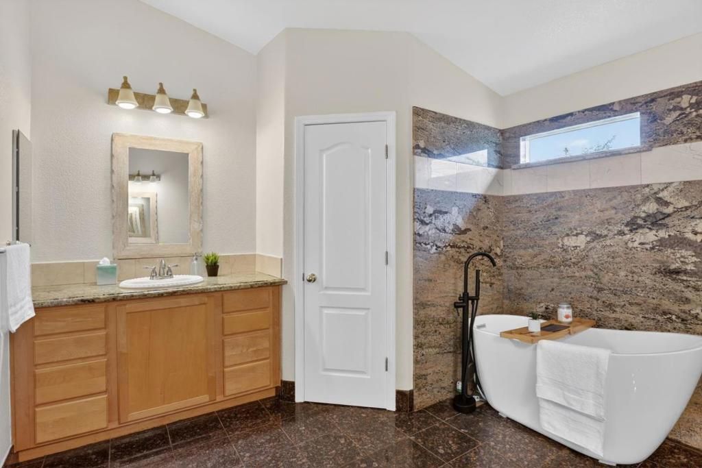 Image 32 of property listing at 5433 Gladstone Drive, Stockton, CA 95219