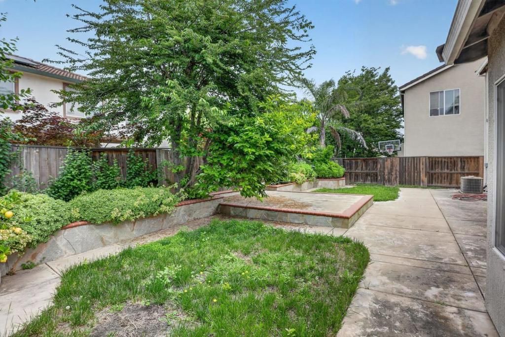 Image 36 of property listing at 5433 Gladstone Drive, Stockton, CA 95219