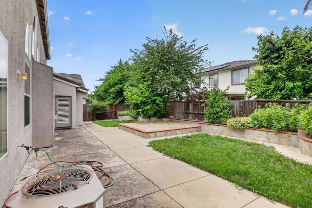 Image 37 of property listing at 5433 Gladstone Drive, Stockton, CA 95219