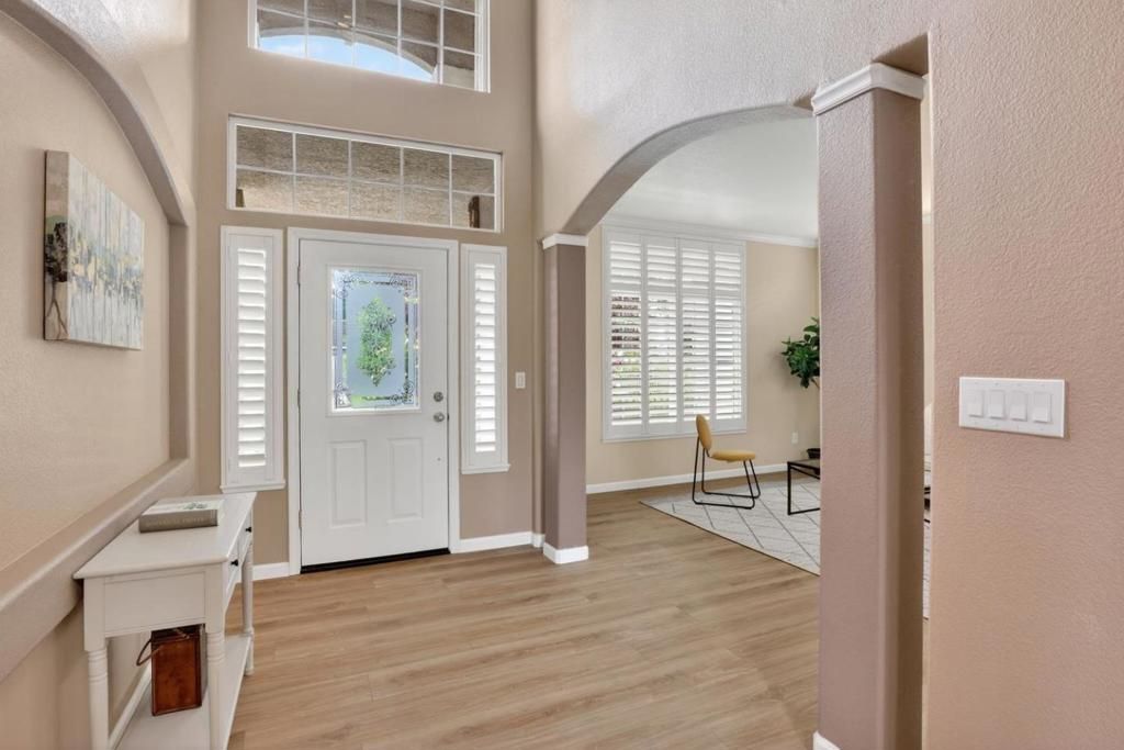 Image 6 of property listing at 5433 Gladstone Drive, Stockton, CA 95219