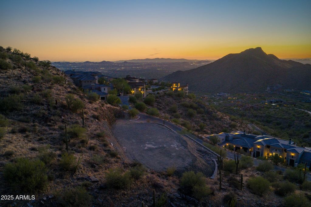 Image 8 of property listing at 21303 N 113TH Place 1882, Scottsdale, AZ 85255