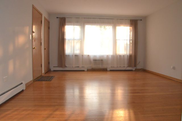 5858 W Addison Street 2-C, Chicago, IL 60634