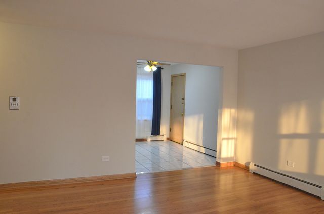 5858 W Addison Street 2-C, Chicago, IL 60634