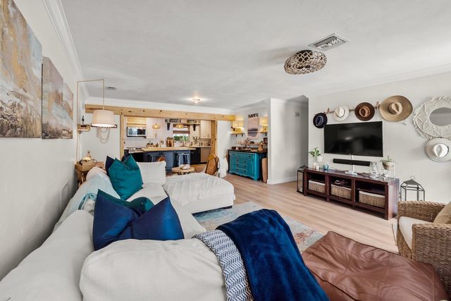 18989 SE Hillcrest Drive, Jupiter, FL 33469