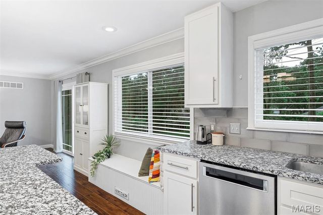 12155 Mirror Lake Drive, St Louis, MO 63146