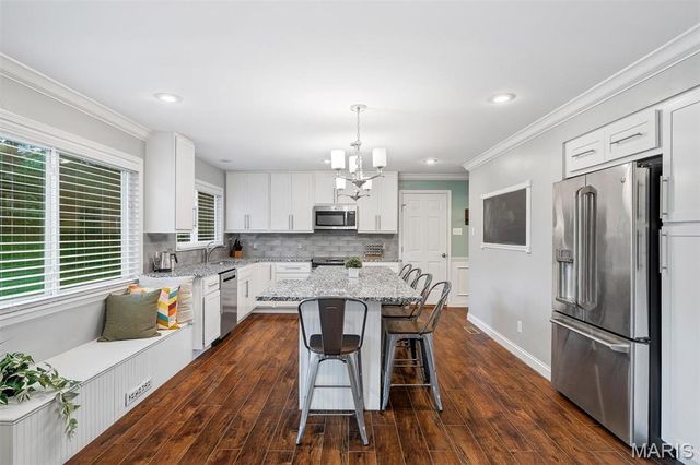 12155 Mirror Lake Drive, St Louis, MO 63146