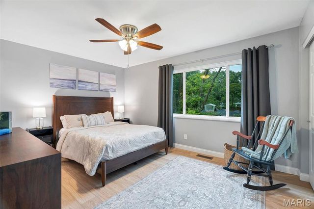 12155 Mirror Lake Drive, St Louis, MO 63146
