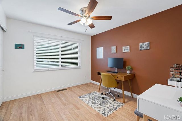 12155 Mirror Lake Drive, St Louis, MO 63146