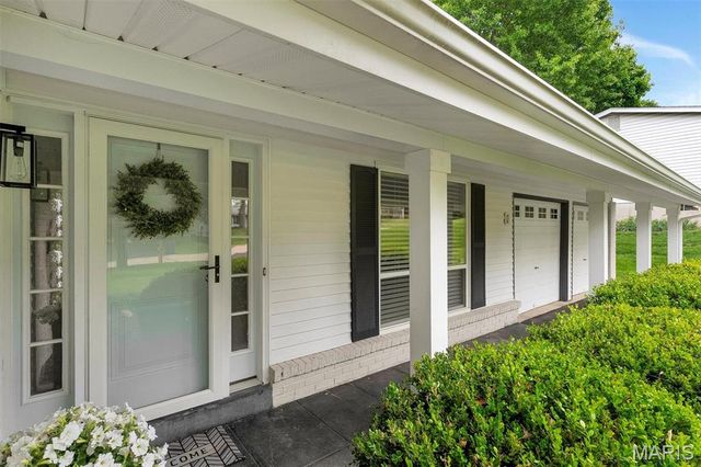 12155 Mirror Lake Drive, St Louis, MO 63146