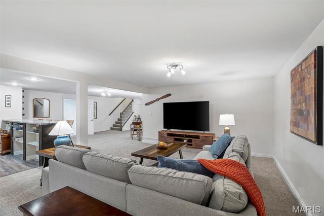 12155 Mirror Lake Drive, St Louis, MO 63146