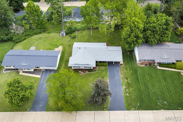 12155 Mirror Lake Drive, St Louis, MO 63146