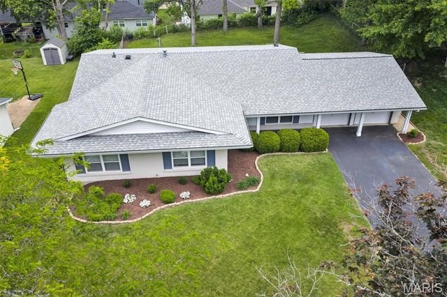 12155 Mirror Lake Drive, St Louis, MO 63146
