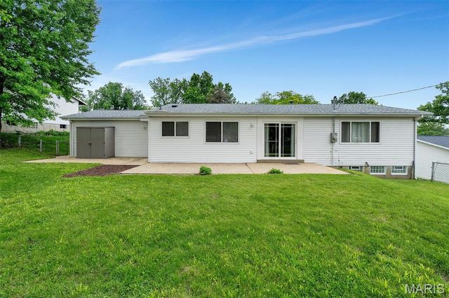 12155 Mirror Lake Drive, St Louis, MO 63146
