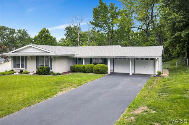12155 Mirror Lake Drive, St Louis, MO 63146
