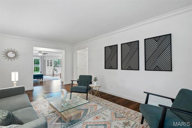 12155 Mirror Lake Drive, St Louis, MO 63146