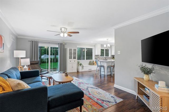 12155 Mirror Lake Drive, St Louis, MO 63146