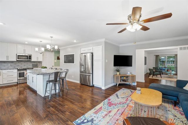 12155 Mirror Lake Drive, St Louis, MO 63146