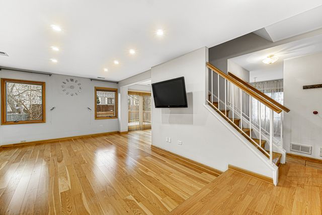 446 Irvine Court, Wheeling, IL 60090