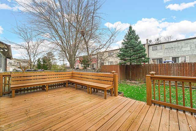 446 Irvine Court, Wheeling, IL 60090